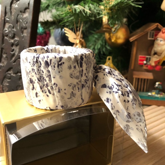 Adorable animal print cuff bracelet…soft and shiny✨✨✨ - Picture 4 of 11